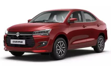 Maruti Suzuki Dzire vermelho, visto de frente e com fundo branco